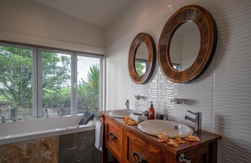 Warkworth Hotel | Woodhouse Mountain Lodge