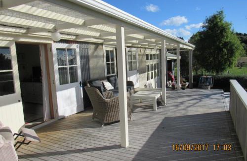 Tata Beach Bed & Breakfast | Woolshed Bed & Breakfast