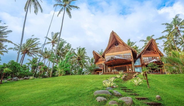 Absolute stunning beachfront villa to escape, relax & rejuvenate!