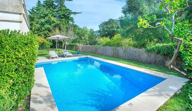 Attractive Countryside Retreat, Idyllic Location, Superb Views, A/C, Private Pool close to Pollenca