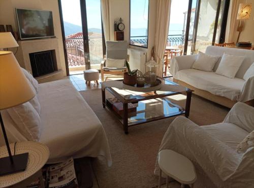 Breathe in Delphi - Spacious 3BR Apartment with View
