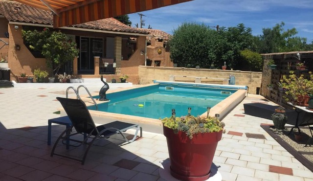 Charmant studio avec piscine partagée à Sernhac - 30 m²