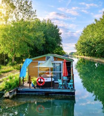 Cottage flottant nature, Jacuzzi Privé en supplément près de Dijon in Ouges