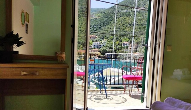 Fabulous apt. w breakfast near the sea