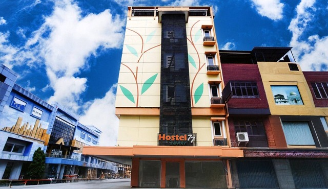 Luxury Twin Stay with Free WiFi and Parking