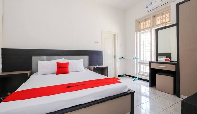 RedDoorz near Moro Mall Purwokerto