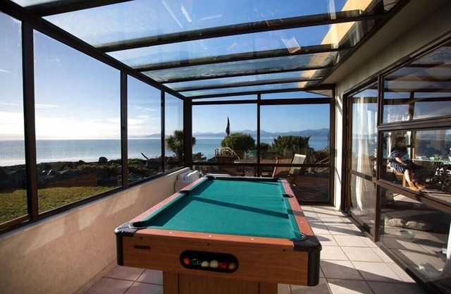 Absolute Beachfront Ruby Bay - Spectacular Views, step straight on to the beach