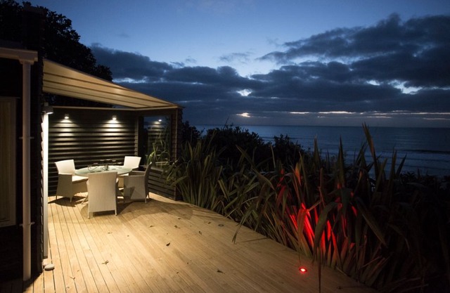 CHESTER COTTAGE - BEACHFRONT LUXURY