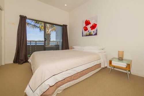 Full seaviews from 2 level two bedroom apartment