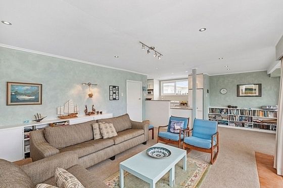 La Casa de la Playa - Beachfront Waikanae Holiday Home