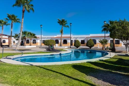 Mexican Ambience Townhome with Pool #2