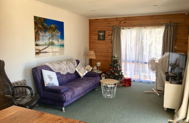 Orewa Bach 1 min walk to beach