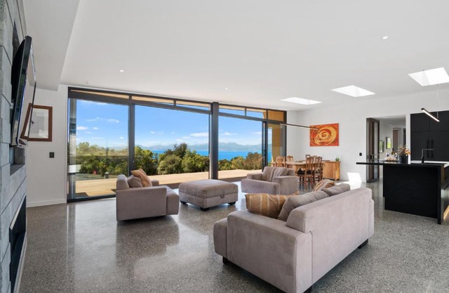 Ruby View - Nelson Holiday Home