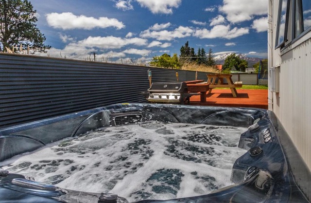 Turoa Tirohanga Spa Retreat - Rangataua Holiday Home