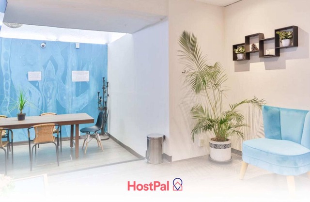 Urban Comfort in La Roma: Private Room 203
