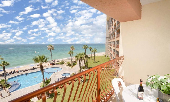 Sandy Beach Condo | 97 m² Condo ∙ 1 bedroom ∙ 2 guests