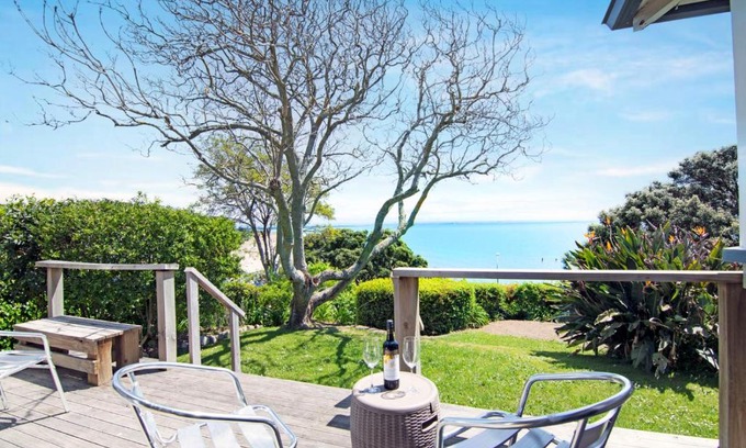 Nelson House | Bayview Bungalow - Nelson Holiday Home