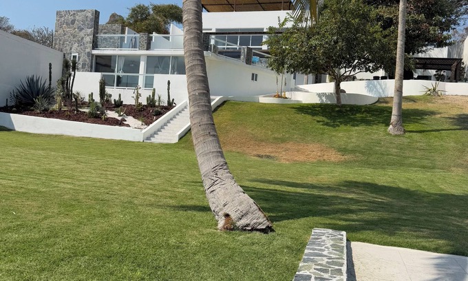 Tequesquitengo House | Belle Vue" house, with a spectacular view of the Tequesquitengo Lake.