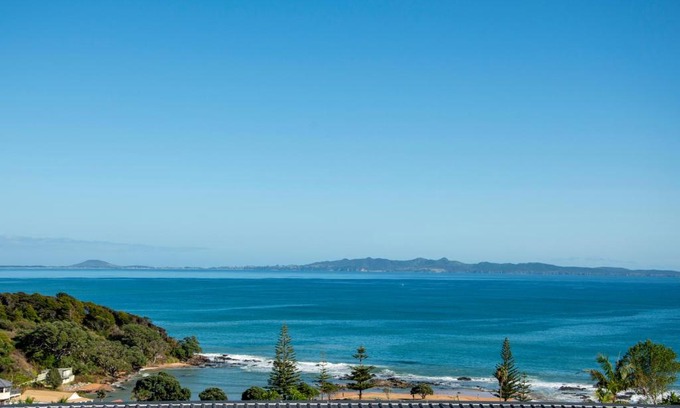 Cable Bay House | Belvedere - Cable Bay Holiday Home