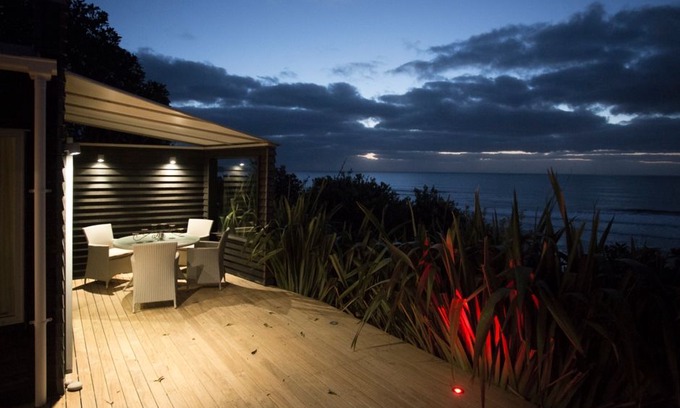 Oakura House | CHESTER COTTAGE - BEACHFRONT LUXURY