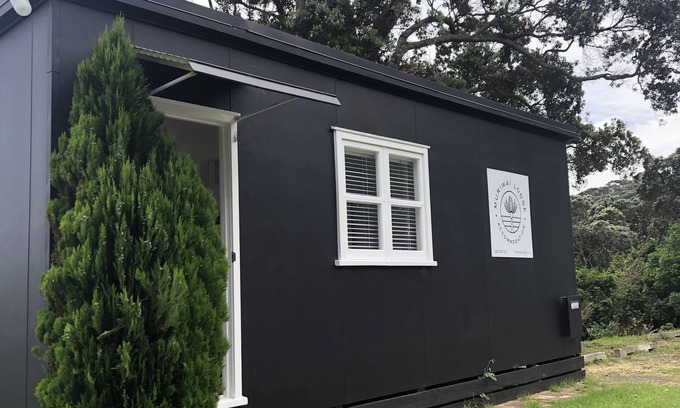 Muriwai Cabin | Cosy cottage with amazing views