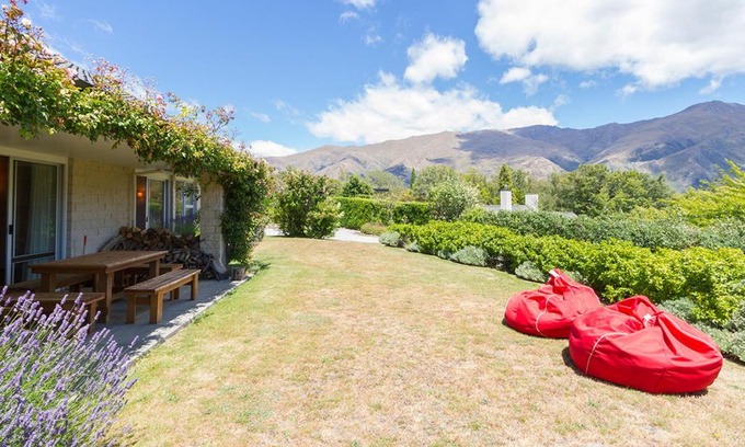Wanaka House | Eely Point Escape - Wanaka Holiday Home