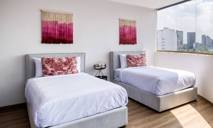Granada Condo | Exclusive Apt w/ Balcony | 2 Crazy Rooftops+Gym+B/Center