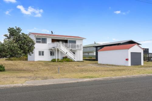 Waihi Beach House | Kiwi Beach Bach - Waihi Beach Holiday Home