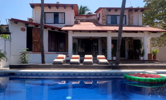 Brisas de Zicatela House | Motel ∙ 8 guests