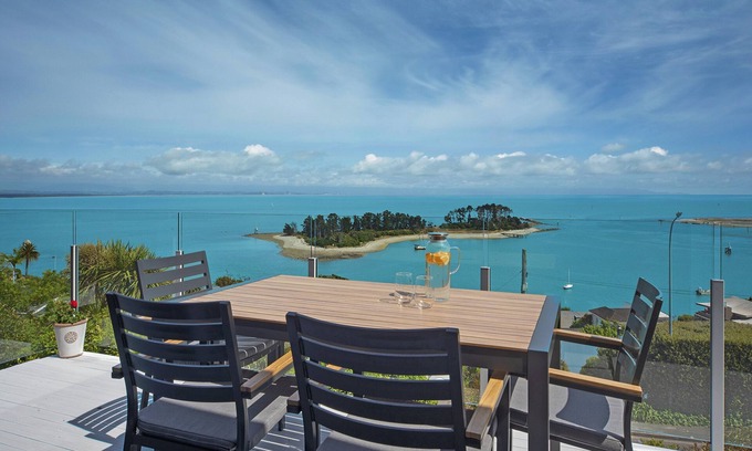 Britannia Heights House | Ocean Vista - Nelson Waterfront Holiday Home
