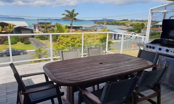 Algies Bay House | sea views and relaxing. Sleeps 9. 4 bedrooms and 2 bathrooms.