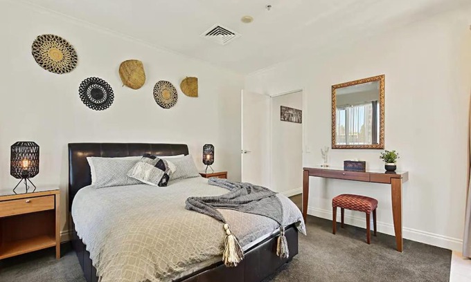 Auckland Central Business District Apartment | Spacious Apartment in Central Auckland