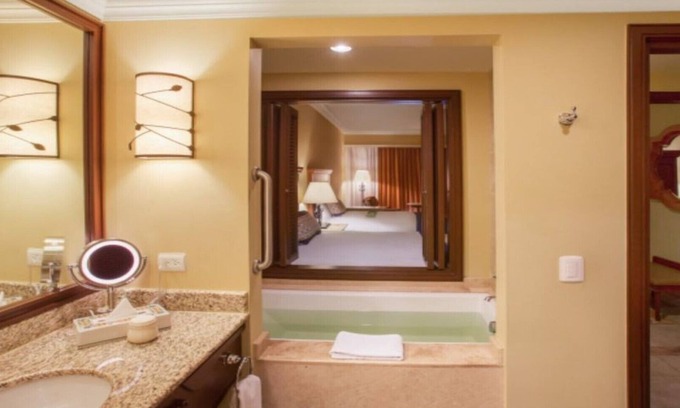 Paraiso Escondido Villa | Super Executive Suites with Hot Tub on Deck 5 Star Resort, April $250