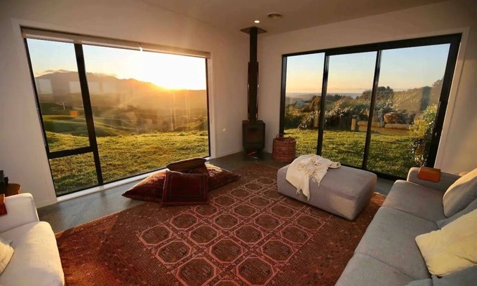 Raglan House | The Coastal Retreat
