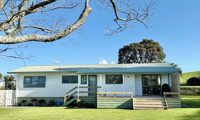 Waihi Beach Cottage | Waihi Getaway - Waihi Beach Holiday Home