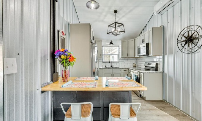 Long Beach Apartment | Walk to Pier North Carolina Getaway in Oak Island