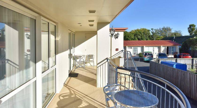 Photo of Patio Balcony in Redwood