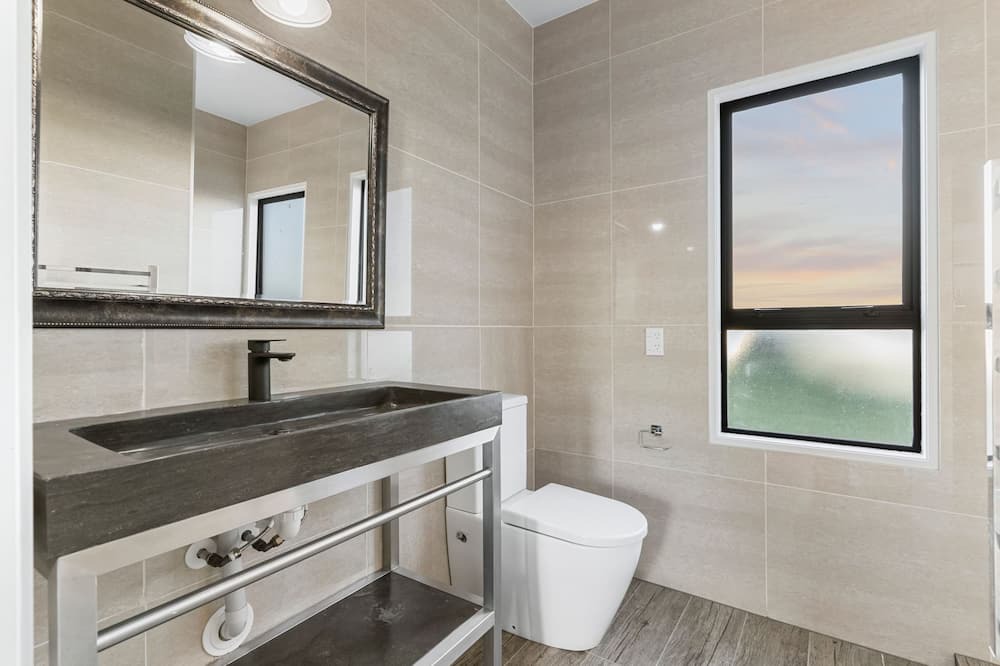 Photo of Bathroom in Clarks Beach