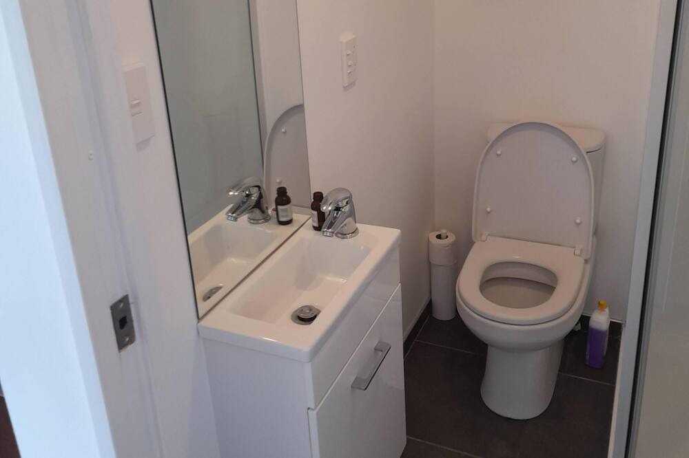 Photo of Bathroom in Waikuku Beach