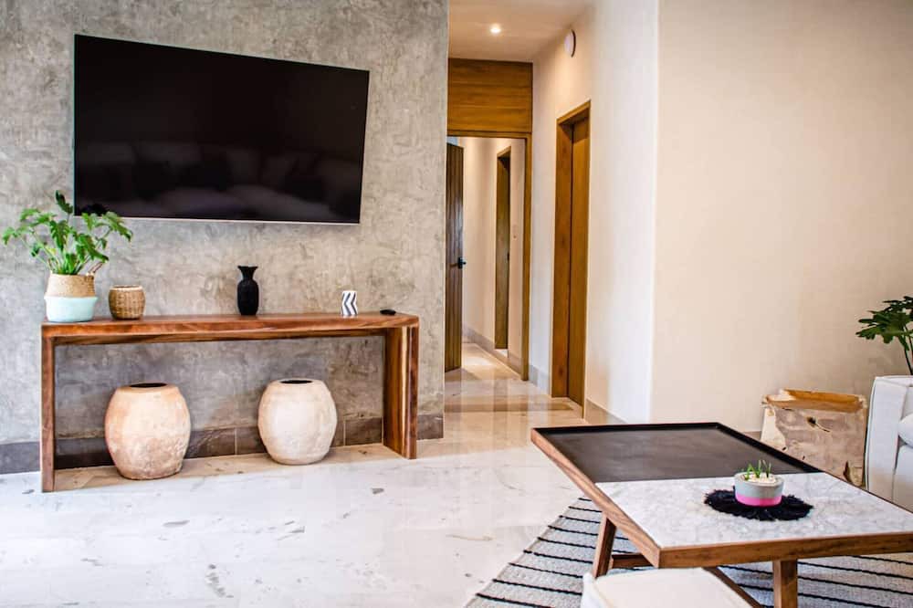 Photo of Livingroom in 12th Street