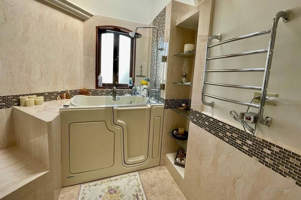 Photo of Bathroom in Primo Tapia