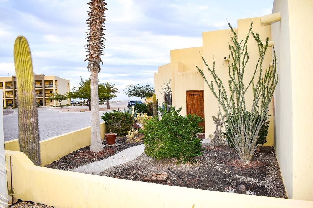 Photo of Patio Balcony in Laguna Shores
