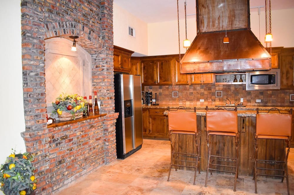 Photo of Kitchen in Laguna Shores