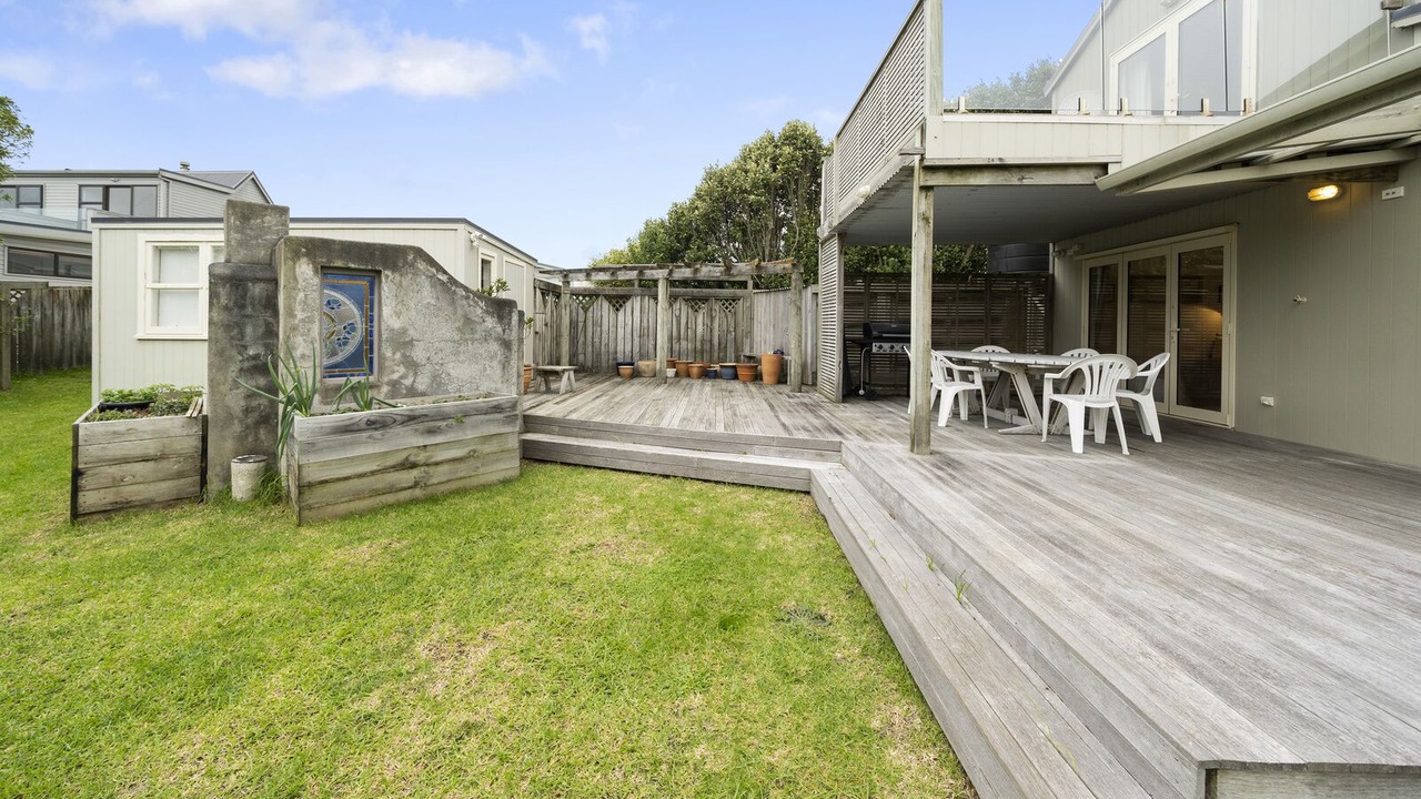 Photo of Patio Balcony in Te Horo Beach