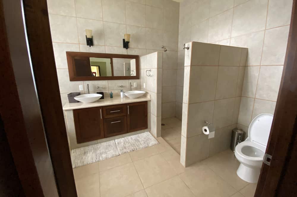 Photo of Bathroom in Riberas del Pilar