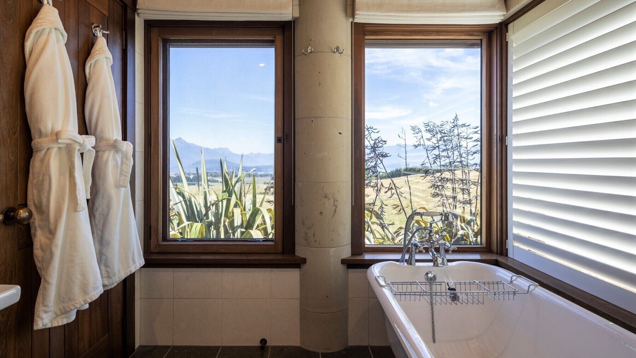 Photo of Bathroom in Manapouri
