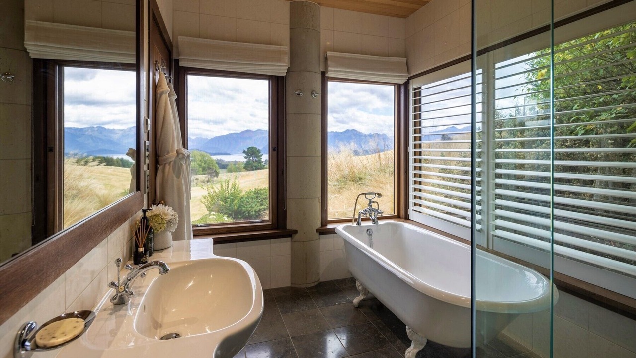 Photo of Bathroom in Manapouri