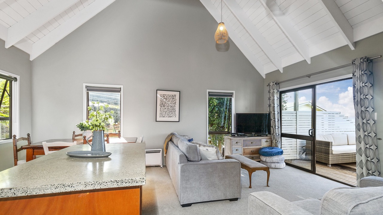 Photo of Livingroom in Snells Beach