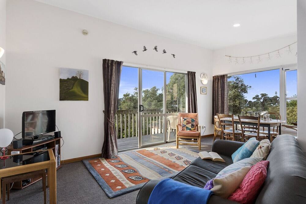 Photo of Livingroom in Mahurangi East