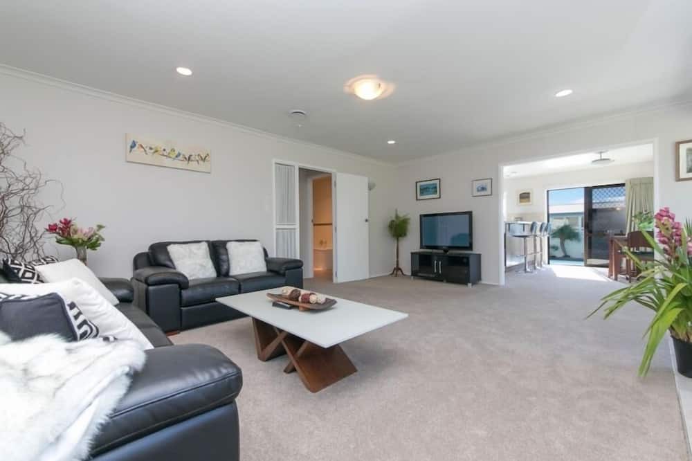 Photo of Livingroom in Kumeu